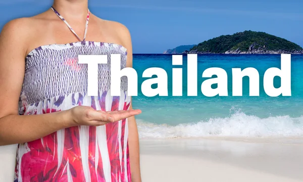 Concetto Thailandia è presentato dalla donna sulla spiaggia — Foto Stock