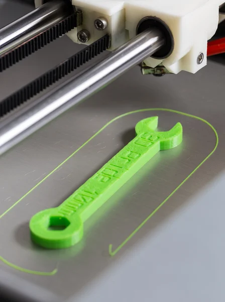 3D-Druck mit hellgrünem Filament — Stockfoto