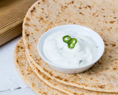 Tsatsiki auf Einar Schale pide