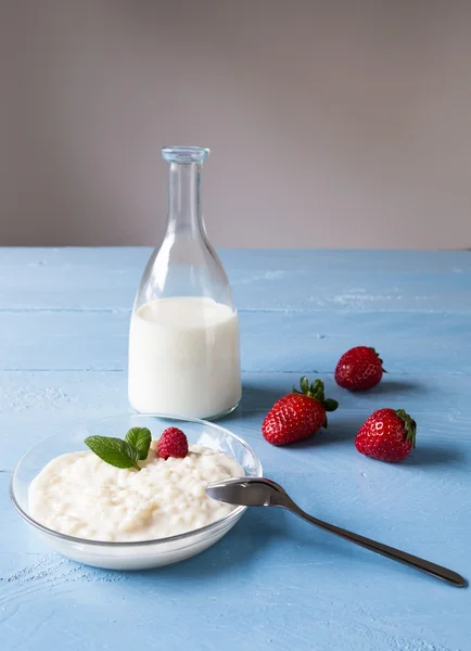 Milchreis mit Minze — Stockfoto