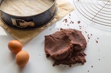 Rusya kek koparma bir pişirme çanağı hazırlanır 