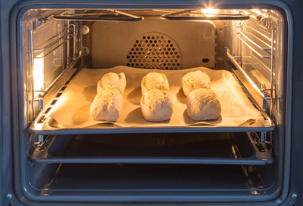 Buns are baked in an oven — Stock Photo, Image