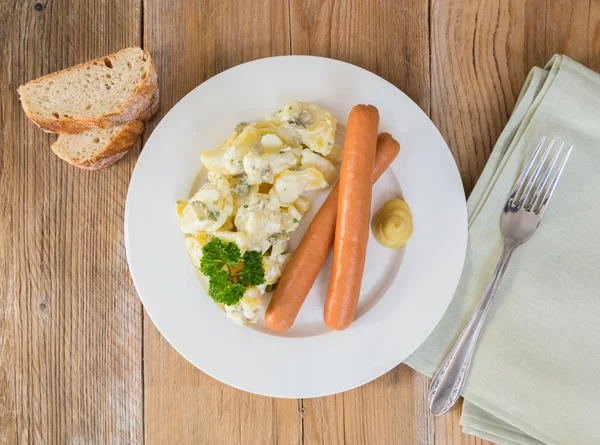 Potato salad with sausage and mustard — Stock Photo, Image