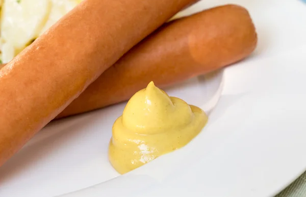 Vienna sausages with mustard close up — Stock Photo, Image
