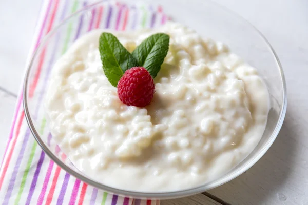 Rice pudding with mint and raspberry — Stock Photo, Image