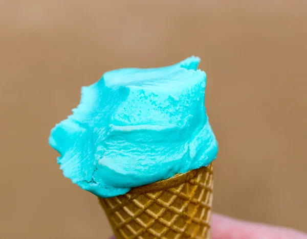 ไอศกรีมกับวาฟเฟิลแมกโคร — ภาพถ่ายสต็อก