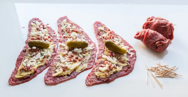 Involtini di manzo sono preparati e cucinati — Foto Stock