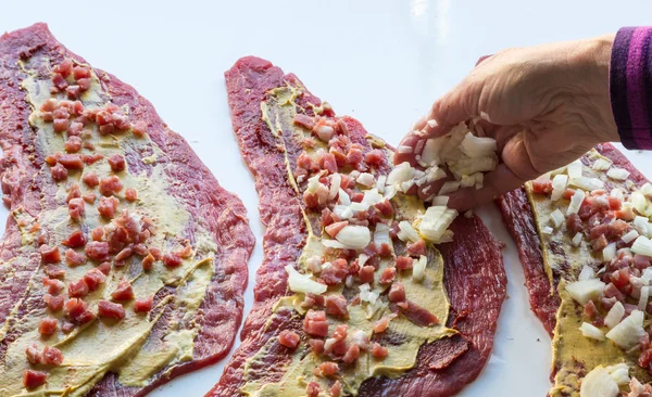 Rundvlees rollades worden voorbereid en gekookt — Stockfoto