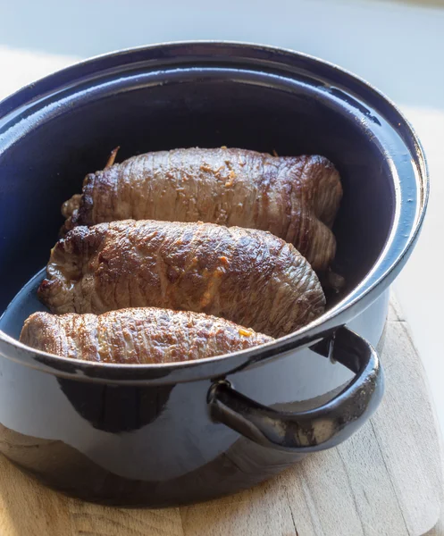 Roulade of beef in pan with sauce — Stock Photo, Image