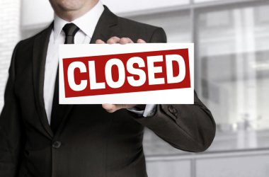 Kapalı tutan işadamı görüş-e doğru işaret