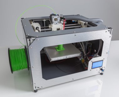 parlak yeşil filaman ile 3D printerlere harcama maddeler