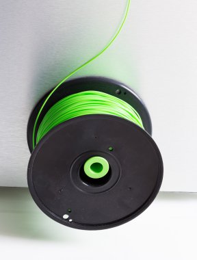 parlak yeşil filaman ile 3D printerlere harcama maddeler