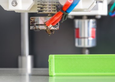 parlak yeşil filaman ile 3D printerlere harcama maddeler