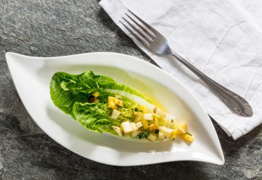 Romaine marul kalpler mango elma sos ile