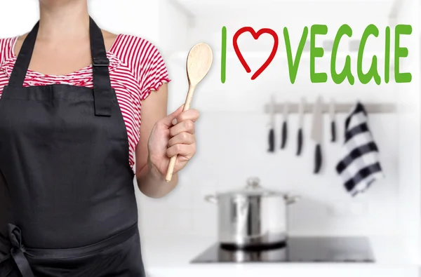 Eu amo chef vegetariano segurando fundo colher de cozinha — Fotografia de Stock