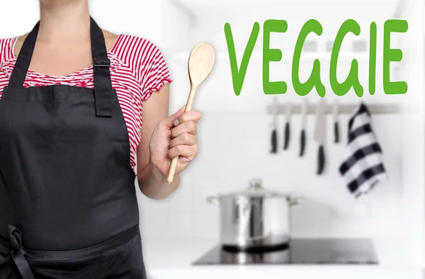 Veggie-Koch hält Kochlöffel in der Hand — Stockfoto