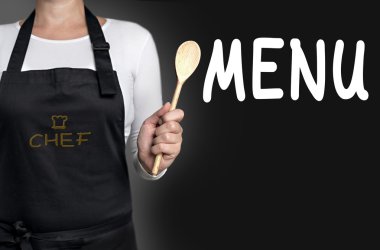 Tahta kaşık arka planda tutan menü aşçı