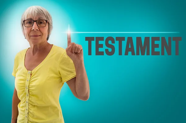 Testamento touchscreen é mostrado pelo conceito Senior Woman — Fotografia de Stock