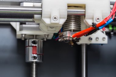 parlak yeşil filaman ile 3D printerlere harcama maddeler