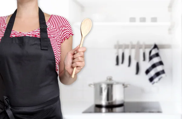 Boş şablon aşçı tahta kaşık arka plan kavramı holding — Stok fotoğraf