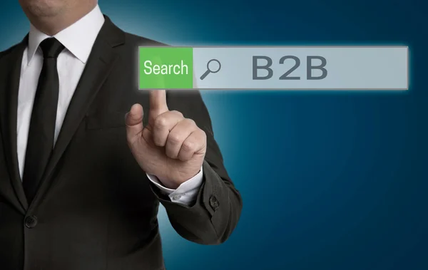 B2b navegador es operado por el concepto de hombre de negocios — Foto de Stock
