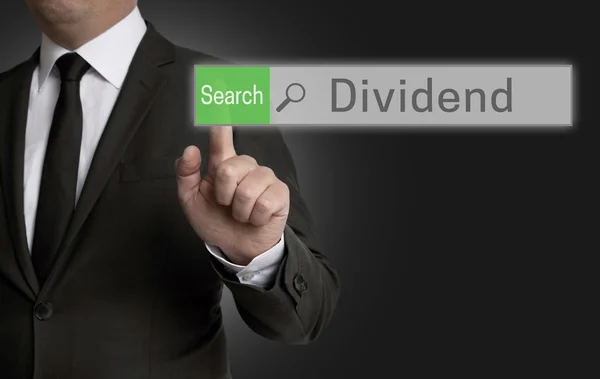 O navegador Dividend é operado pelo conceito de homem de negócios — Fotografia de Stock