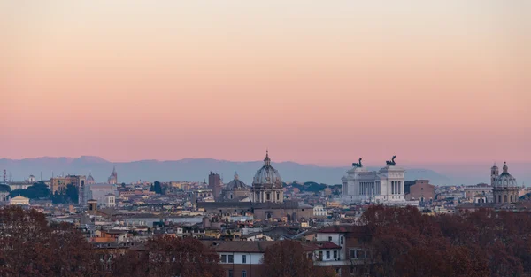 Roma gün batımında Gianicolo Panoraması — Stok fotoğraf