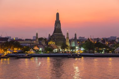 Gün batımında WAT Arun Tapınağı bangkok Tayland