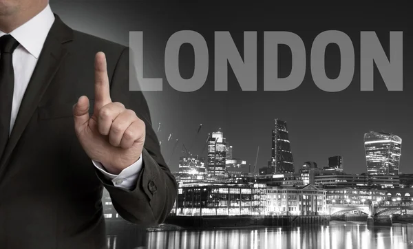 Horizonte de Londres à noite com conceito de homem de negócios — Fotografia de Stock