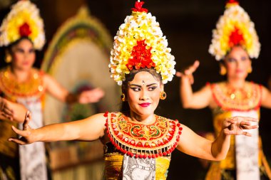 Bali dili gece gösteri