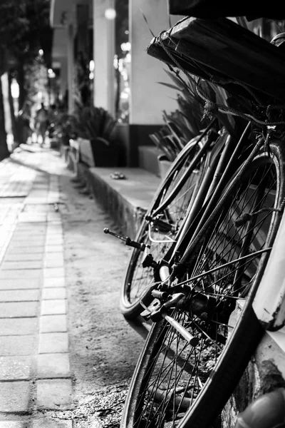 Cena de rua de Ubud com bicicleta — Fotografia de Stock