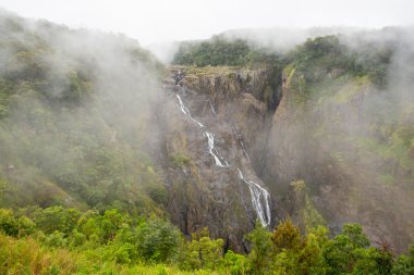 Sisli bir günde Barron Şelalesi