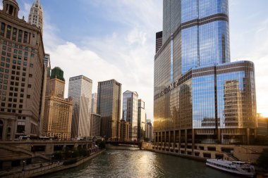 Chicago Nehri Skyline ve Trump Kulesi