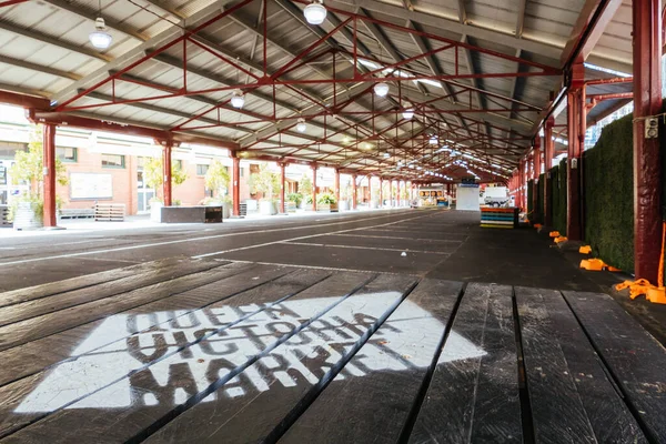 Quiet Queen Vic Market during the Coronavirus Pandemic — Stock Photo, Image