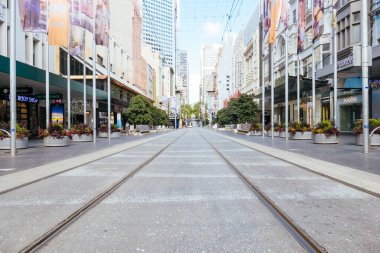 Coronavirus salgını sırasında Melbourne 'da Sessiz Bourke Caddesi