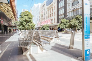 Coronavirus salgını sırasında Melbourne 'da Sessiz Bourke Caddesi