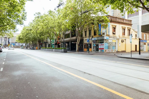 Melbournes Bourke St jest cichy podczas pandemii koronawirusowej — Zdjęcie stockowe