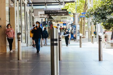 Coronavirus salgını sırasında Melbourne 'da Bourke Caddesi