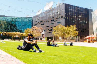 Melbourne 'daki Federasyon Meydanı Coronavirus Kilitlemesi Sonrası