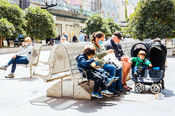 Bourke St Mall újranyitás a Coronavirus-járvány idején — Stock Fotó