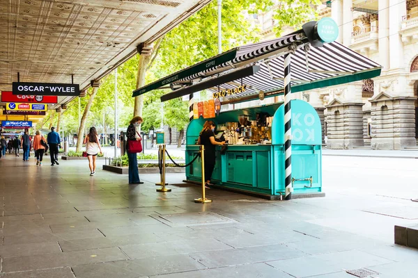 Swanston St reabre durante a pandemia do Coronavirus — Fotografia de Stock