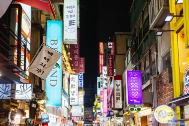 Güney Kore 'nin Myeong-dong bölgesinde.