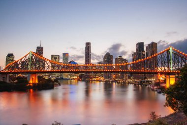 Hikaye Köprüsü ve Brisbane Skyline Avustralya