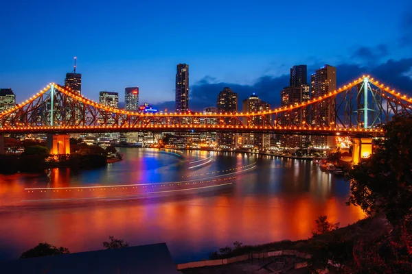 Hikaye Köprüsü ve Brisbane Skyline Avustralya — Stok fotoğraf
