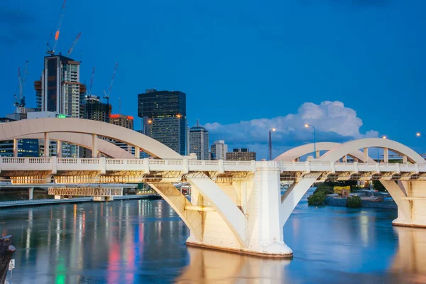 William Jolly Bridge y Brisbane Skyline Australia — Foto de Stock