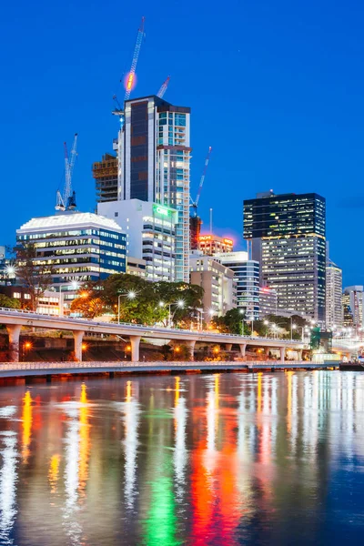 Victoria Bridge y Brisbane Skyline Australia —  Fotos de Stock