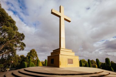 Avustralya 'daki Macedon Dağı Anıt Haçı