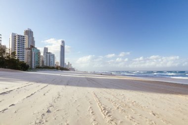 Broadbeach Gold Coast Avustralya 'da Sunset' te.