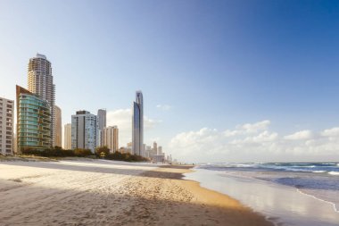 Broadbeach Gold Coast Avustralya 'da Sunset' te.