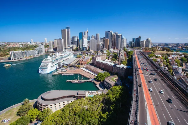 Avustralya 'daki Liman Köprüsü' nden Sydney Skyline — Stok fotoğraf